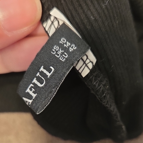 Black Ribbed Crop Tops - Picture 2 of 6